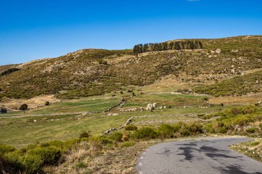 Avrupa 'daki Avila Kastilya Leon Gölü' ndeki Gredos dağları