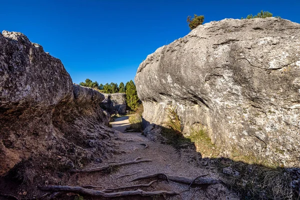 シウダのユニークな岩の形成 Encantadaまたはエンチャント市内の自然公園スペイン カスティージャ マンチャ近くシウダ エンカンタダはセッラーニア クエンカ自然公園の地質遺跡です — ストック写真
