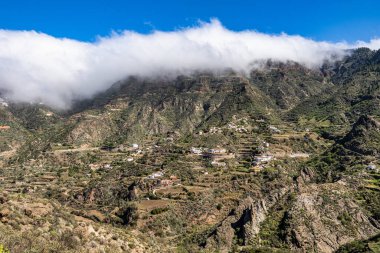 İspanya, Gran Canaria 'daki Tejeda Vadisi. Adanın orta kesimindeki anıtlar, Barranco de Tejeda boyunca yürüyorlar.