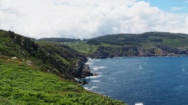 Estaca de Bares yarımadasındaki Atlantik Okyanusu manzarası. A Coruna ili, İspanya 'da Galiçya.