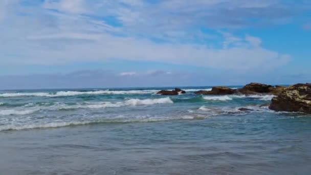 Arcos Rochosos Naturais Praia Das Catedrais Playa Las Catedrales Ribadeo — Vídeo de Stock