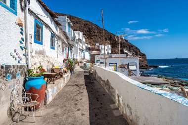 Avrupa 'da Gran Kanarya, İspanya' da Playa de Tufia ile küçük Tufia köyünün manzara manzarası
