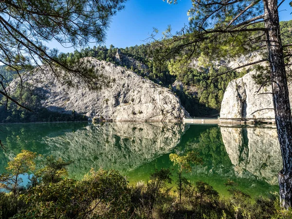 Embalse Del Molino Chincha Reservoir Turquoise Waters Autumn Cuenca Province — Foto Stock