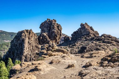İspanya 'daki Gran Canaria' daki Roque Nublo dağının manzara manzarası. Güzel doğal manzara..