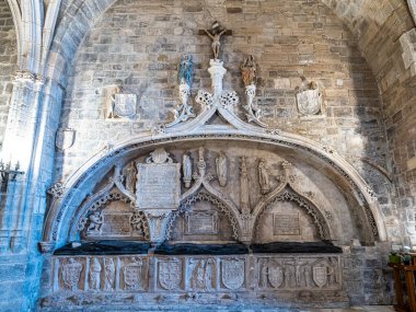 İspanya 'nın Burgos kentindeki San Nicolas de Bari katolik kilisesinin içinde, Santiago Katedrali' nin arkasındaki Camino 'nun yanında yer alıyor.