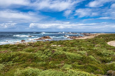 Praia do Trece Sahili ve Deniz feneri patikasının bir bölümü, Camino dos Faros, Camarinas, Galiçya, İspanya