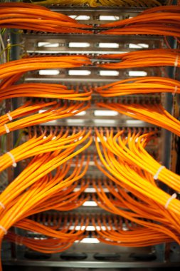 Ağ kabloları bir sunucu odası