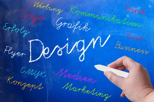 Tebeşir tahtaya yazma kişi