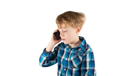 kind telefoon met smartphone