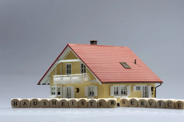 Model domu s slovo Domovník — Stock fotografie