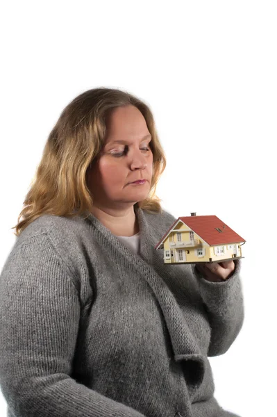 Vrouw is schaven haar nieuwe huis — Stockfoto