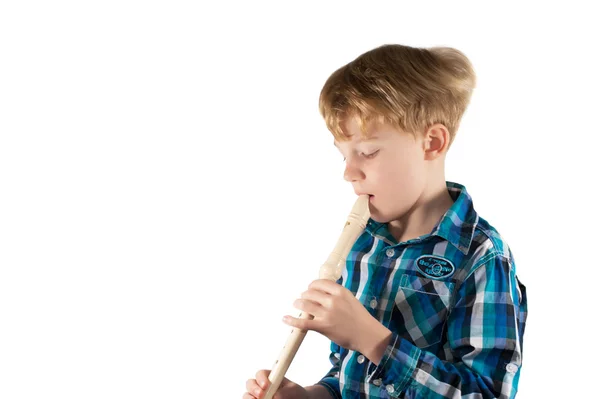 Chico joven toca la flauta —  Fotos de Stock
