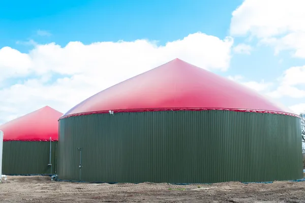 Un grande impianto di biogas — Foto Stock