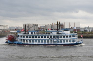 yandan çarklı vapur elbe üzerinde