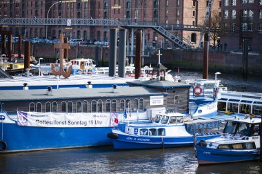 nehir gemisi kilise Hamburg