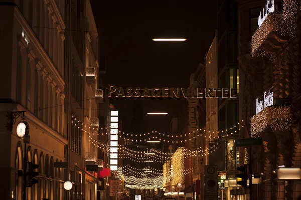 Mercado de Natal de Magia Branca em Hamburgo à noite — Fotografia de Stock