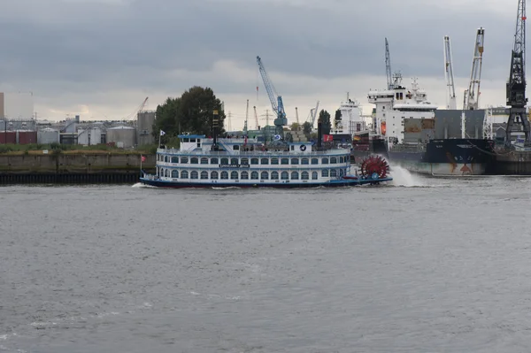 Paddle steamer on the Elbe — Stock Photo, Image