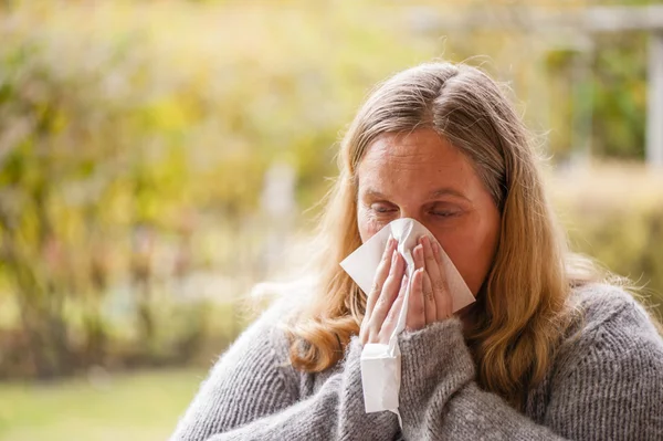 Cleaning nose — Stock Photo, Image