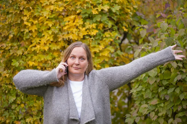 Vrouw bellen — Stockfoto