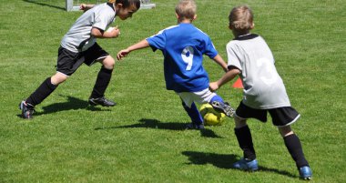 çocukların futbol oynamak