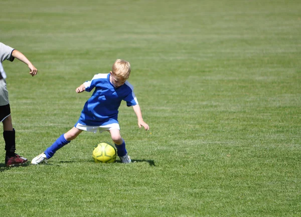 子供をサッカーします。 — ストック写真