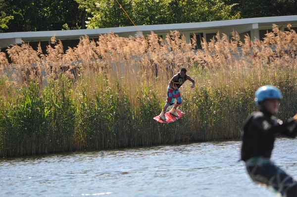 Wakeboarding, esquí acuático — Foto de Stock