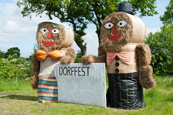 Straw bales pair of figures — Stock Photo, Image