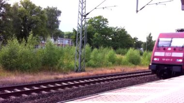 insanlar tren