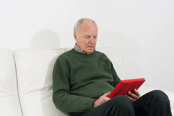Pensionistas con tableta pc — Foto de Stock