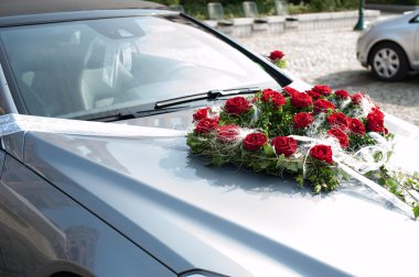 Araba çiçek dekorasyonu