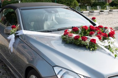 Araba çiçek dekorasyonu