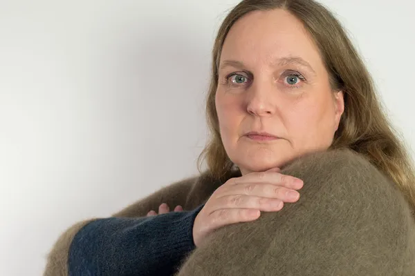 Mulher vestindo uma camisola Angora — Fotografia de Stock