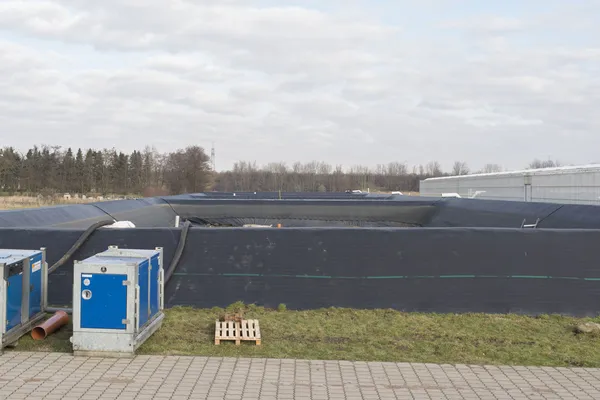 Bewässerungsreservoir für Gewächshaus — Stockfoto