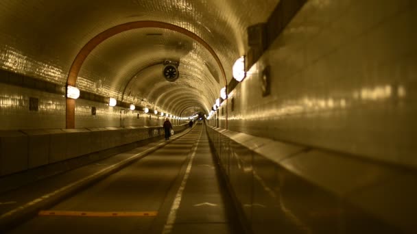 Vieux tunnel Elb dans le port de Hambourg 