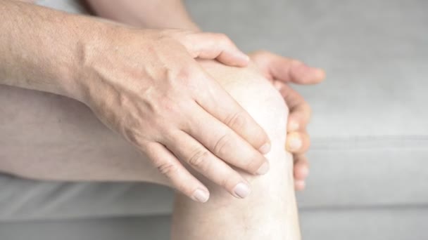 Dolor de rodilla — Vídeos de Stock