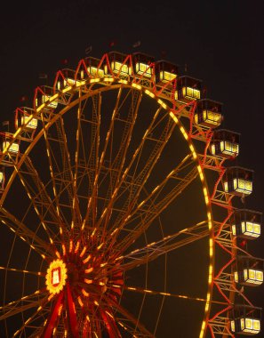 Kuzey Almanya 'nın en büyük halk festivali olan Hamburg Katedrali' nde gösteri ve binicilik