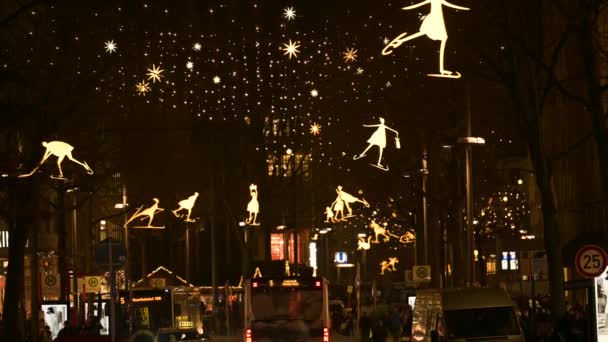 Χριστουγεννιάτικα Φώτα Δρόμου Μπροστά Από Δημαρχείο Του Αμβούργου Στο Αμβούργο — Αρχείο Βίντεο
