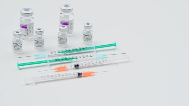 Boîte Vaccins Avec Vaccin Covid Mrna Comirnaty Biontech Astrazeneca — Video