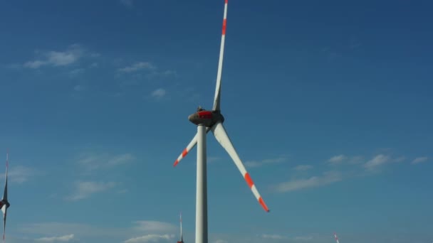 Windturbine Aan Land Met Een Rotordiameter Van 101 Meter — Stockvideo