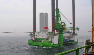 Kuzey Denizi 'nde rüzgâr tarlası.