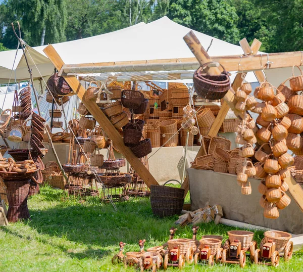 Marktkraam Met Rieten Manden Een Middeleeuws Marktspektakel — Stockfoto