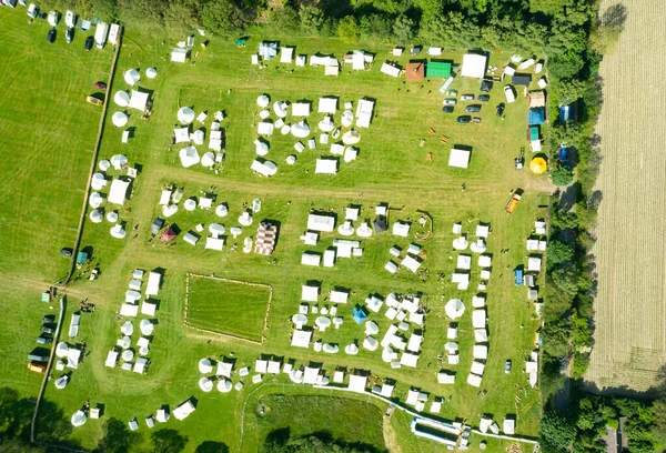 Vista Aérea Com Drone Acampamento Tenda Barracas Mercado Espetáculo Justo — Fotografia de Stock