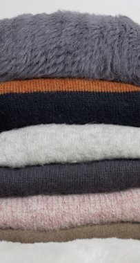 Soğuk kış mevsimi için alpaka, angora ve yün yün kazak.