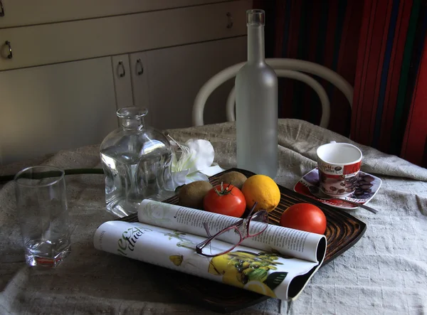 Salle à manger nature morte avec une tasse . — Photo