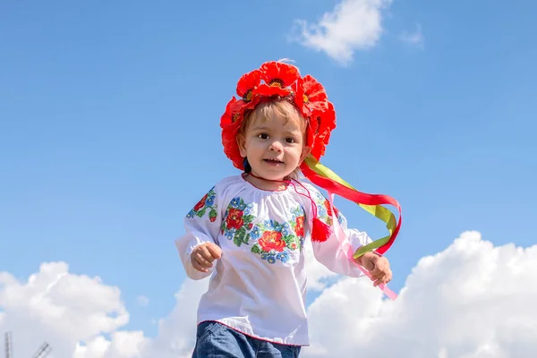 Una Linda Niña Ucraniana Caucásica Una Camisa Con Bordado Una —  Fotos de Stock
