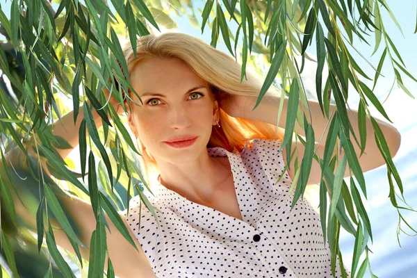 Stunning Close Portrait Young Beautiful Blonde Caucasian Girl Posing Confident — Photo