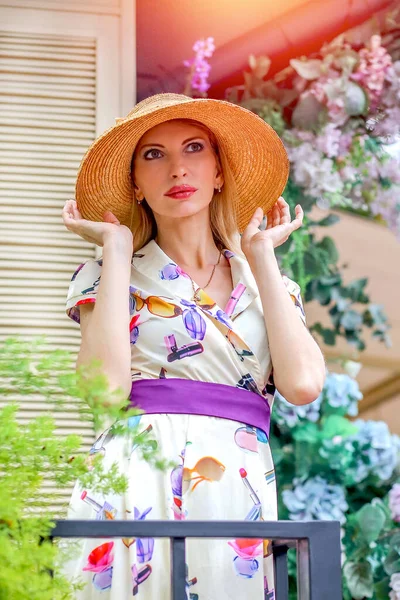 Stunning Blond Model Girl Summer Elegant Dress Wicker Hat Background —  Fotos de Stock