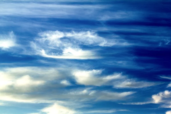 Céu azul, nuvem — Fotografia de Stock