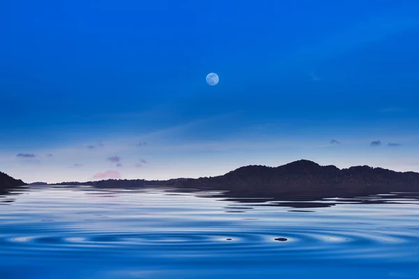Lune sur ciel bleu — Photo