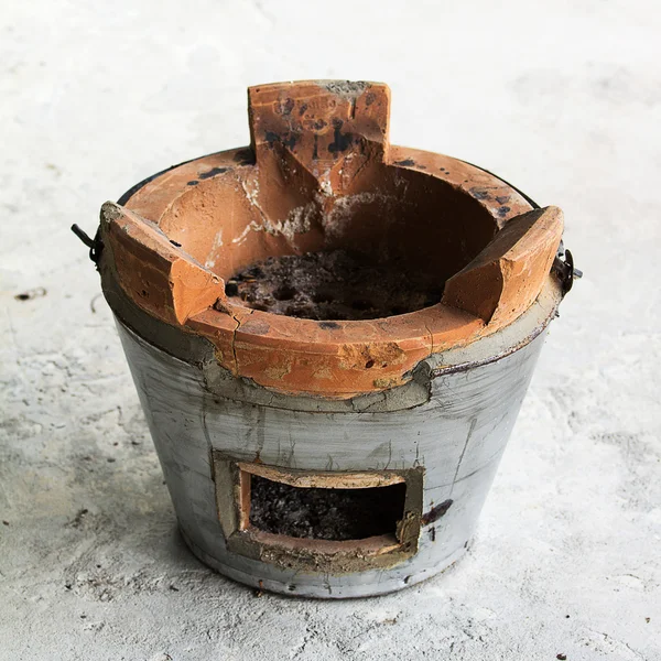 Velho fogão de barro — Fotografia de Stock